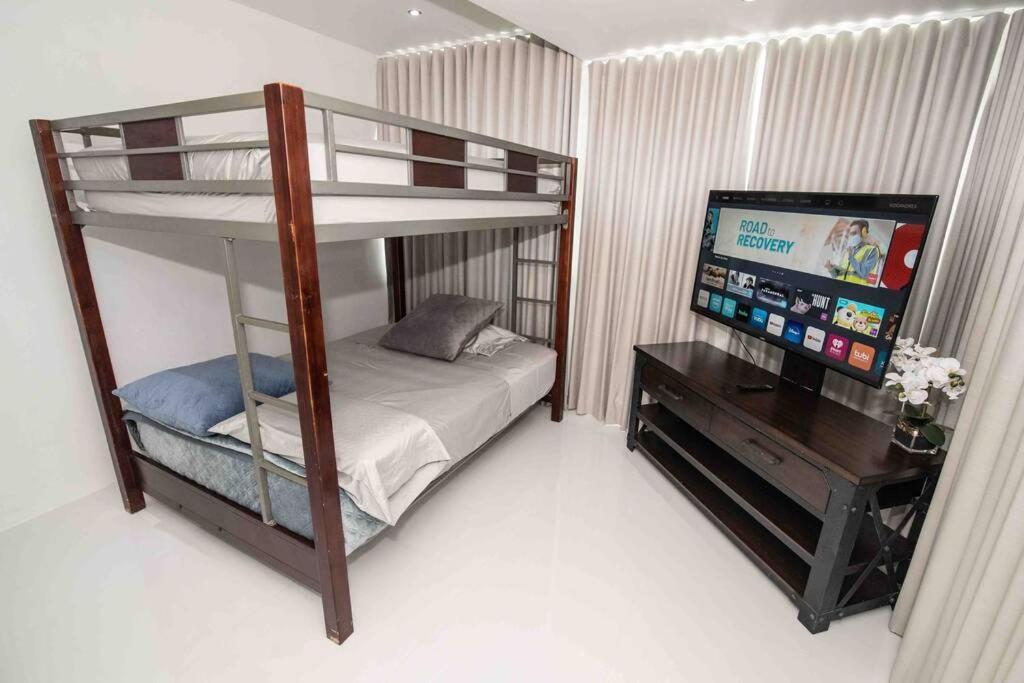 Modern 2Br With Kingbed In The Heart Of Isla Verde Strip Apartment ซานฮวน ภายนอก รูปภาพ